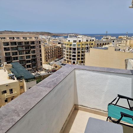 Sky Apartment 3 セント・ポールズ・ベイ エクステリア 写真