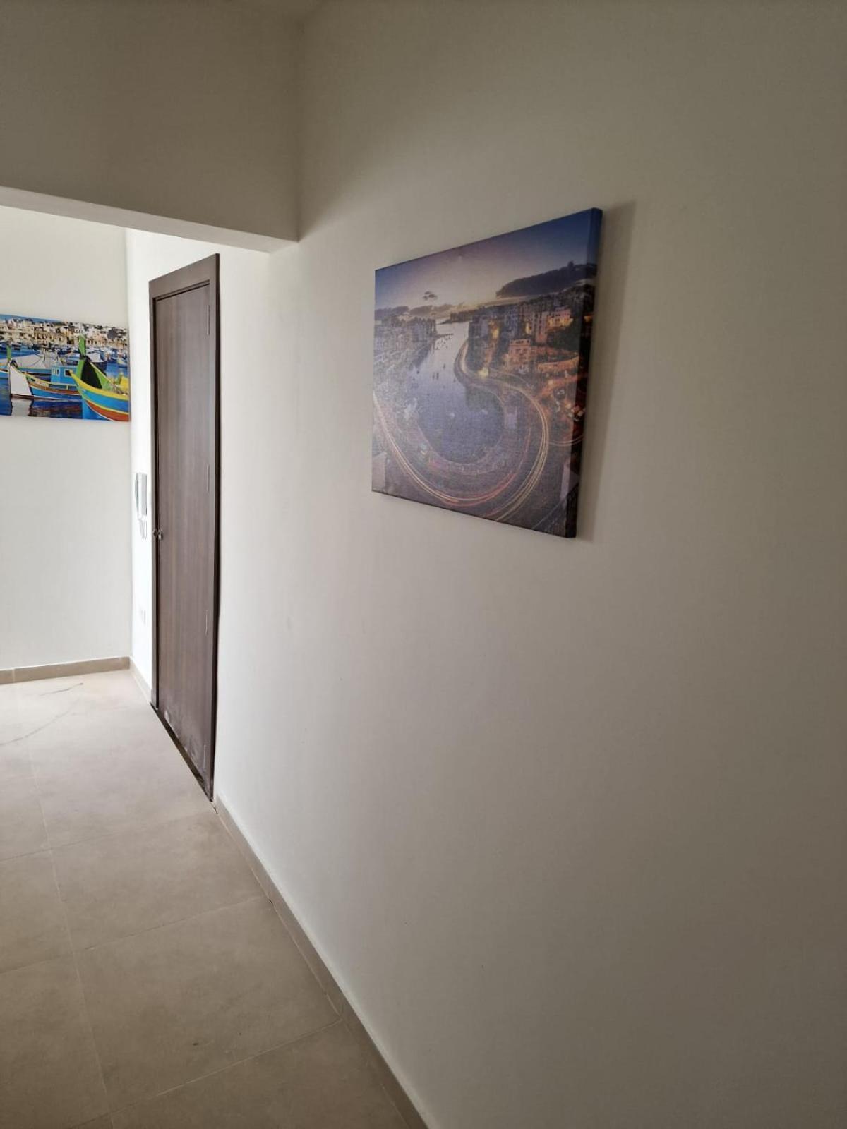 Sky Apartment 3 セント・ポールズ・ベイ エクステリア 写真