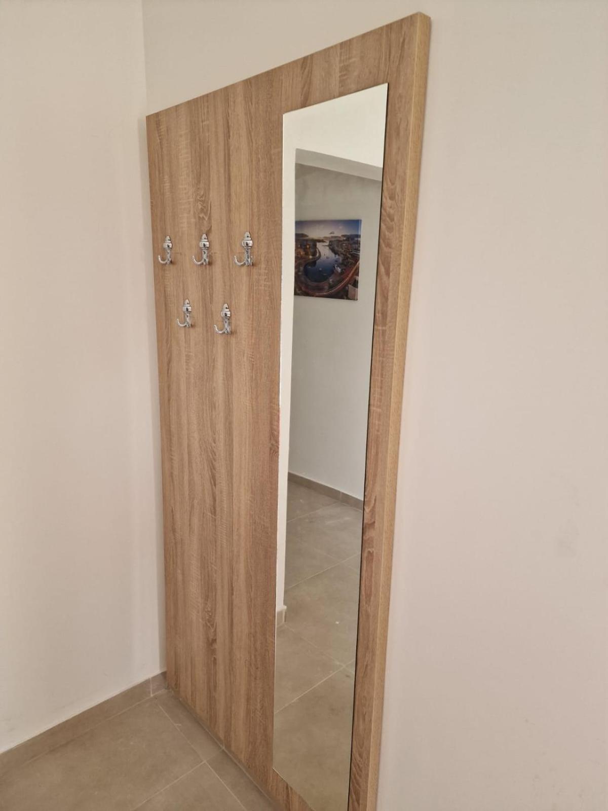 Sky Apartment 3 セント・ポールズ・ベイ エクステリア 写真