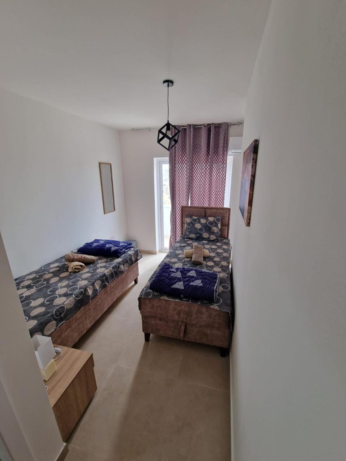 Sky Apartment 3 セント・ポールズ・ベイ エクステリア 写真