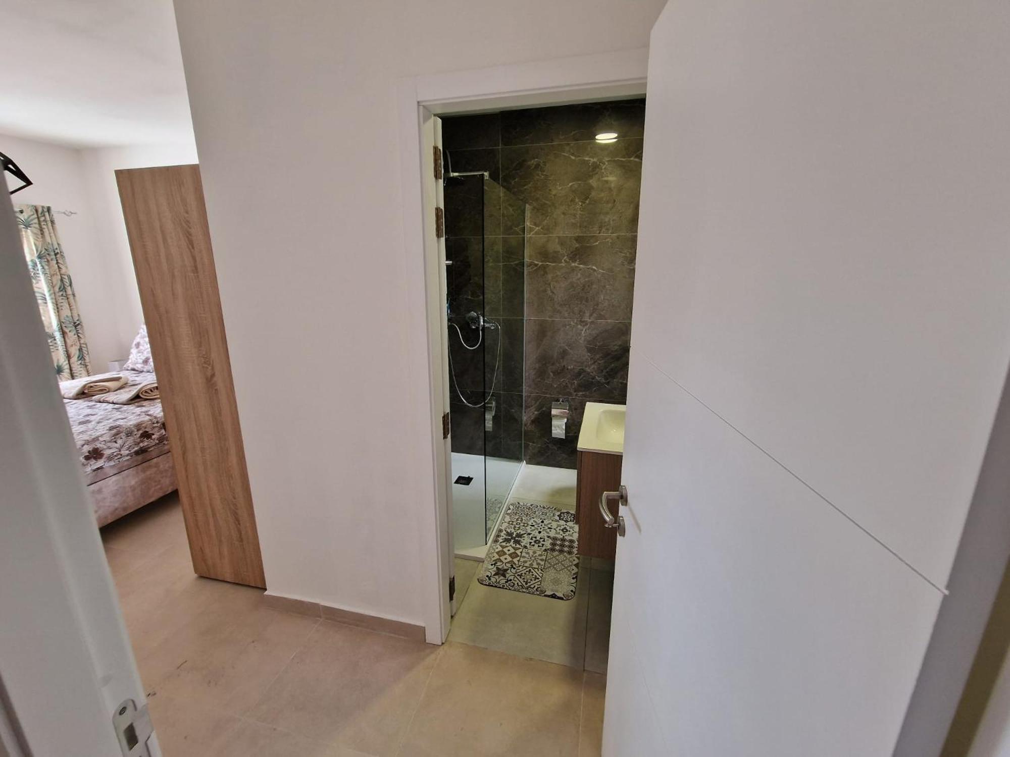 Sky Apartment 3 セント・ポールズ・ベイ エクステリア 写真